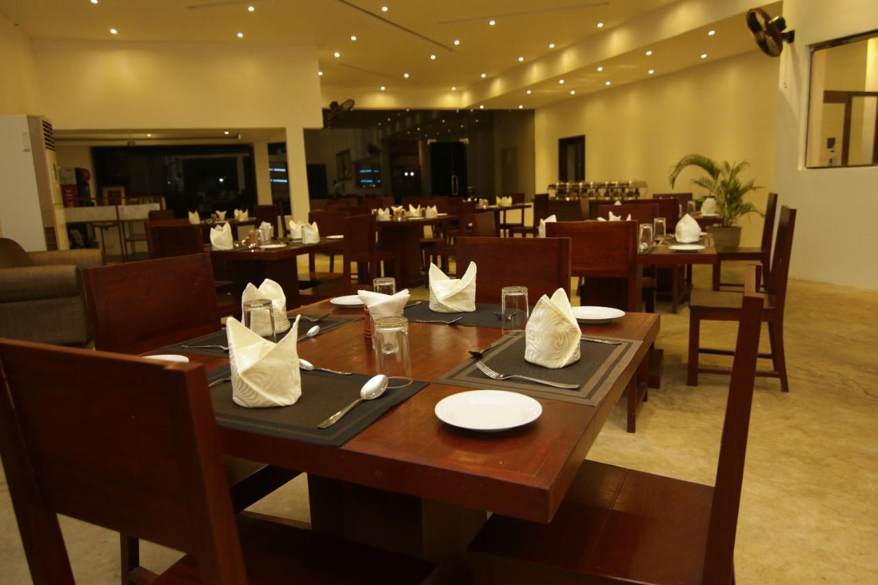 Jade Green Hotel Хамбантота Екстериор снимка