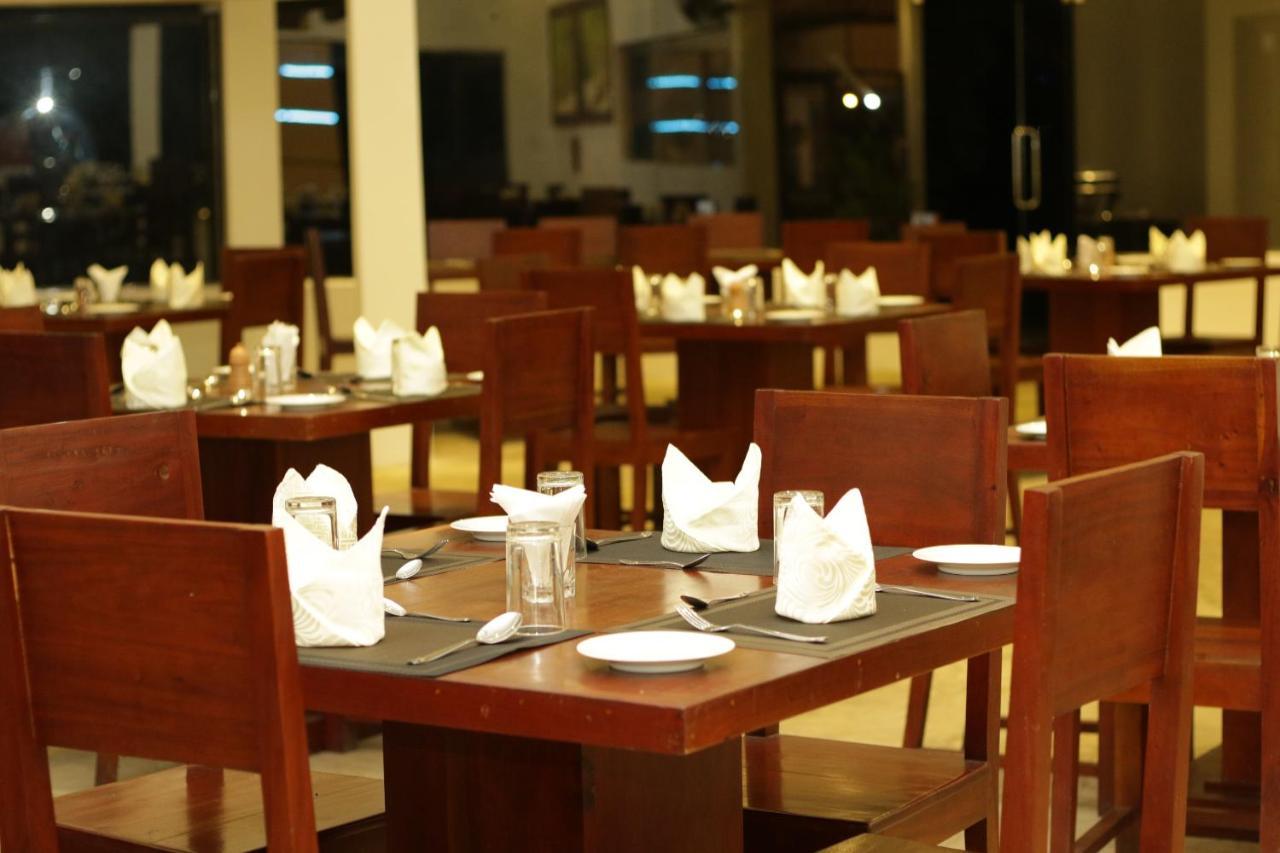 Jade Green Hotel Хамбантота Екстериор снимка