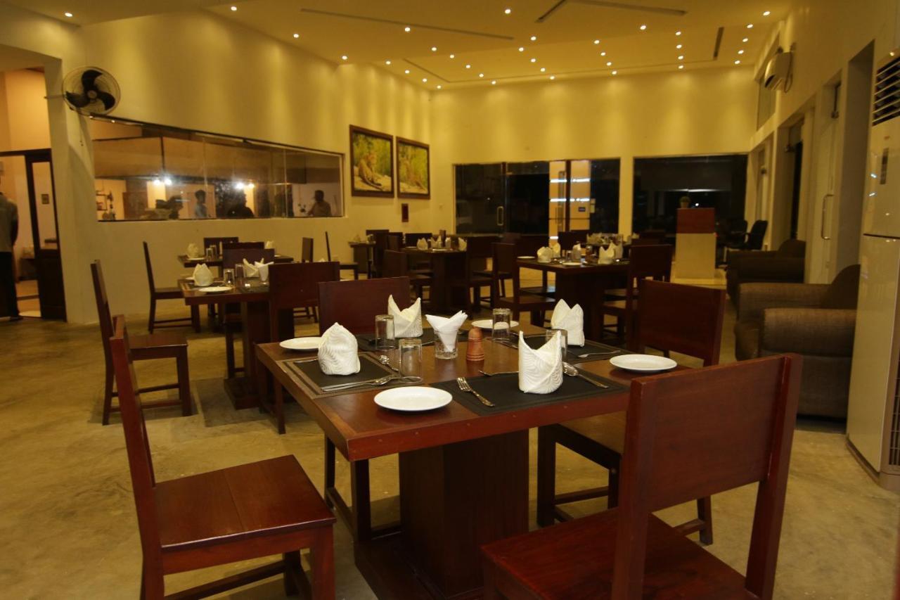 Jade Green Hotel Хамбантота Екстериор снимка