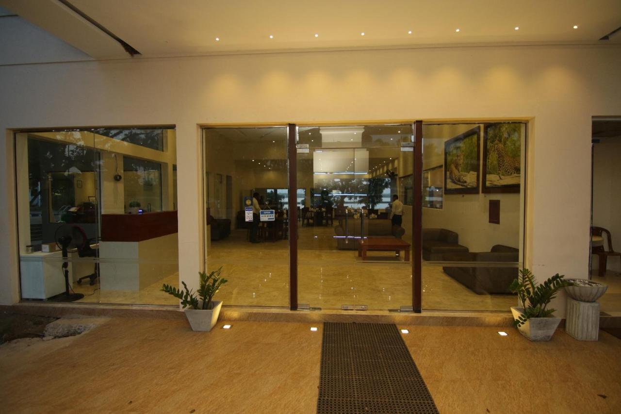 Jade Green Hotel Хамбантота Екстериор снимка