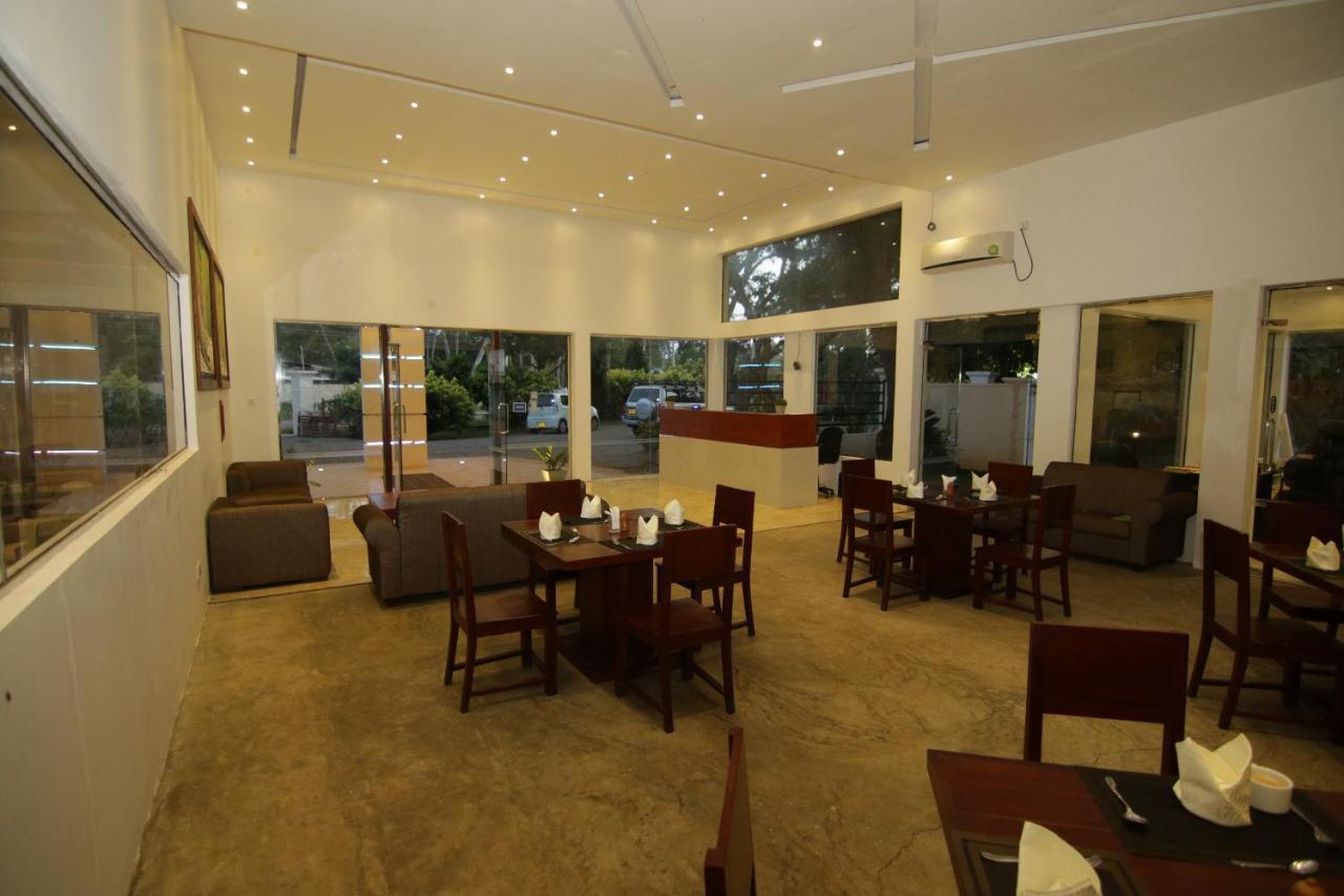 Jade Green Hotel Хамбантота Екстериор снимка