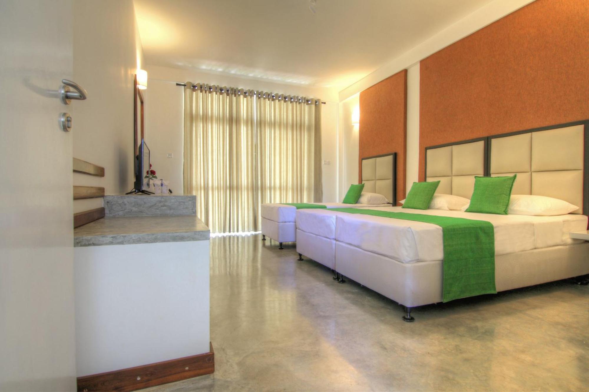 Jade Green Hotel Хамбантота Екстериор снимка