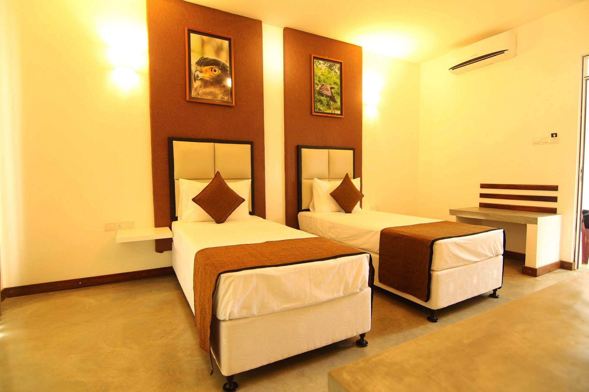 Jade Green Hotel Хамбантота Екстериор снимка
