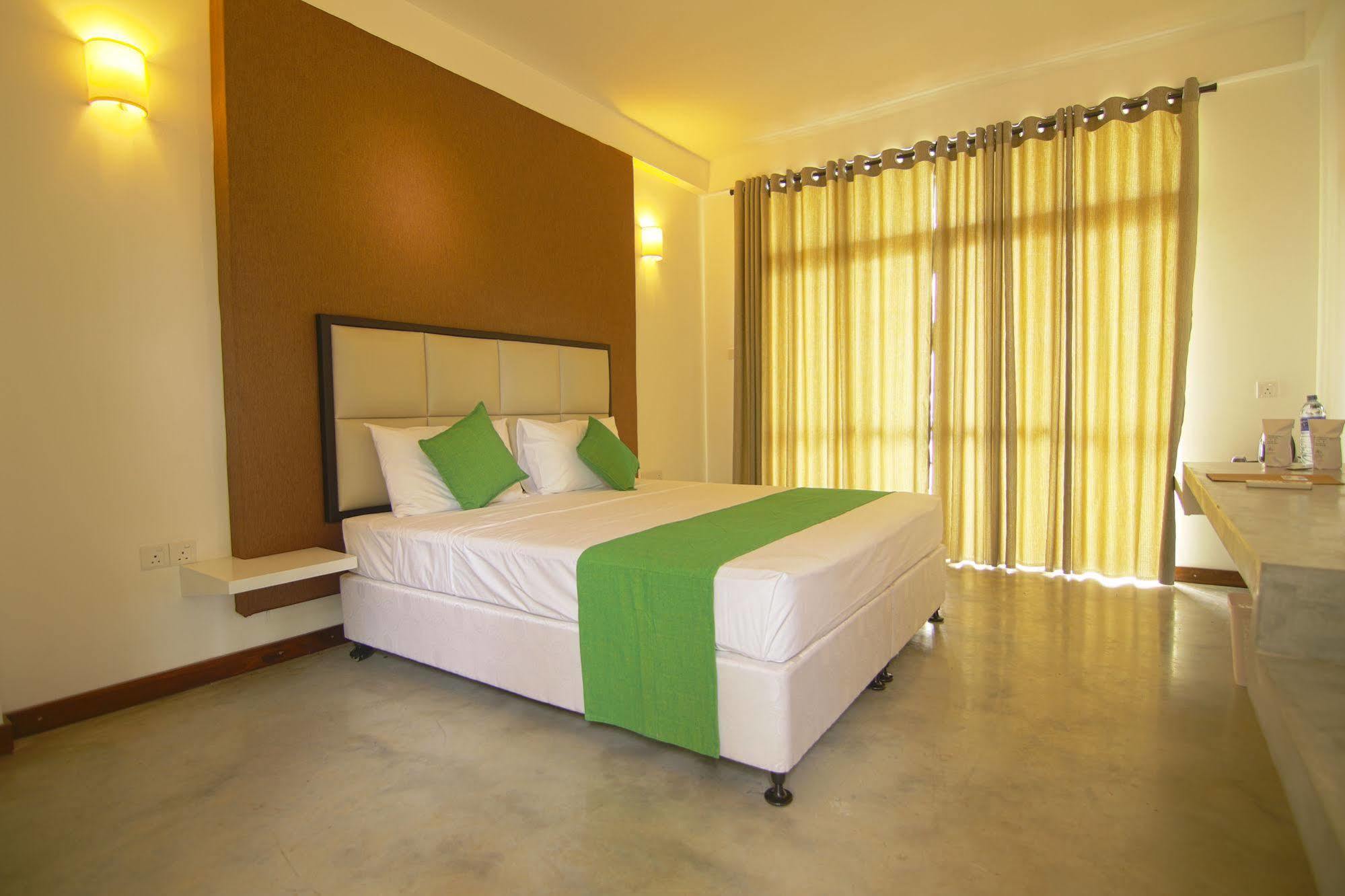 Jade Green Hotel Хамбантота Екстериор снимка