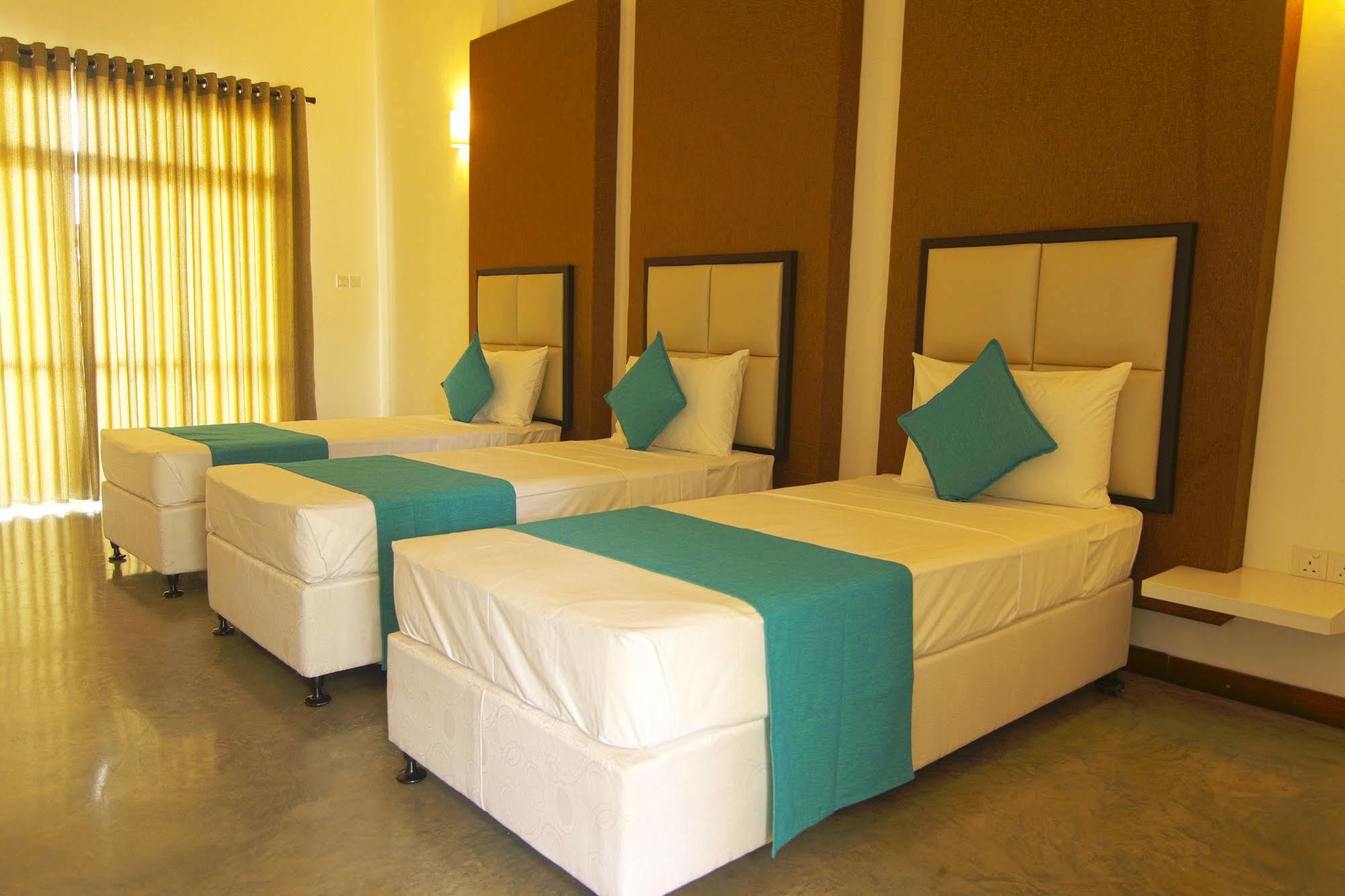 Jade Green Hotel Хамбантота Екстериор снимка