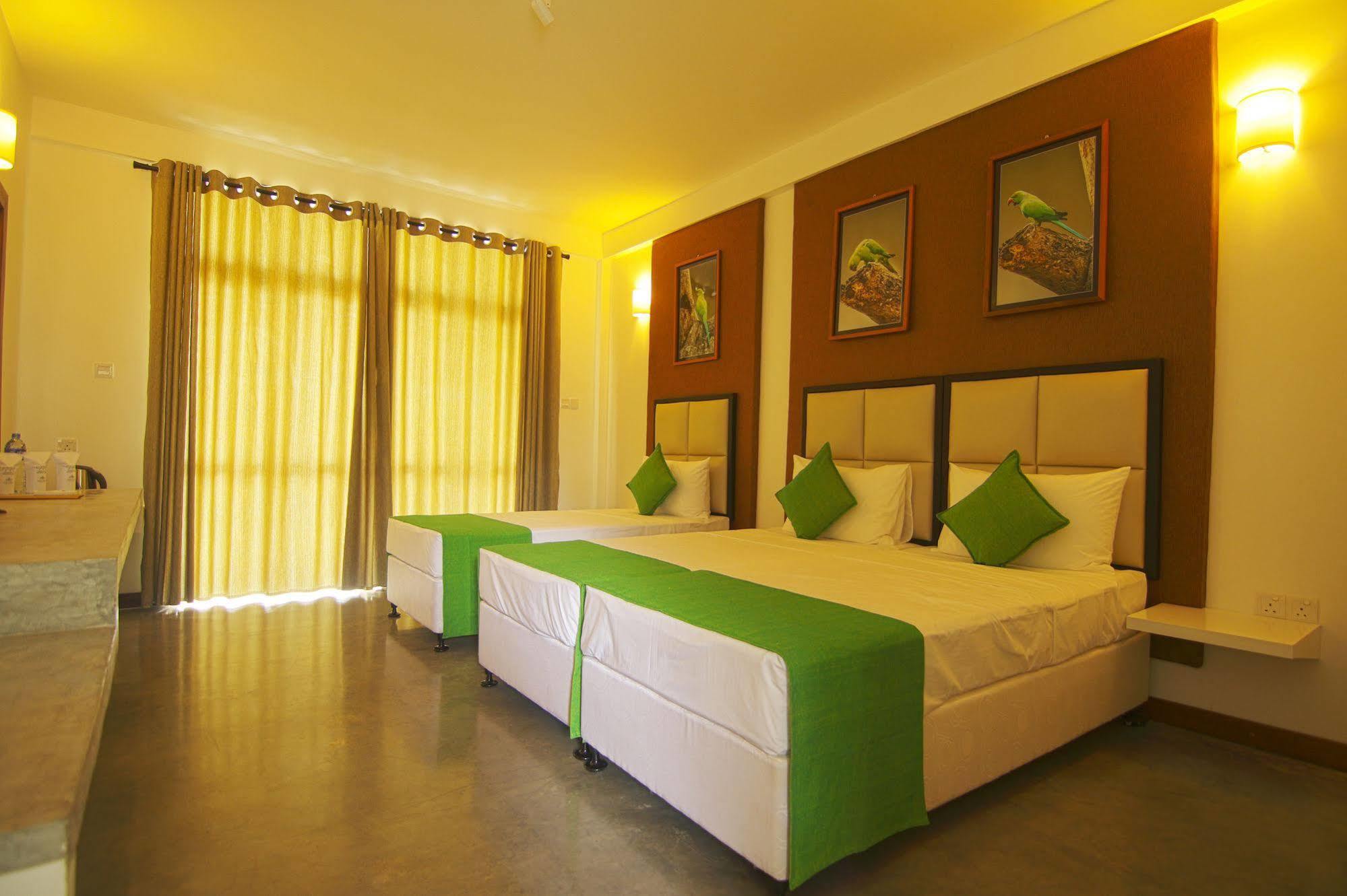 Jade Green Hotel Хамбантота Екстериор снимка